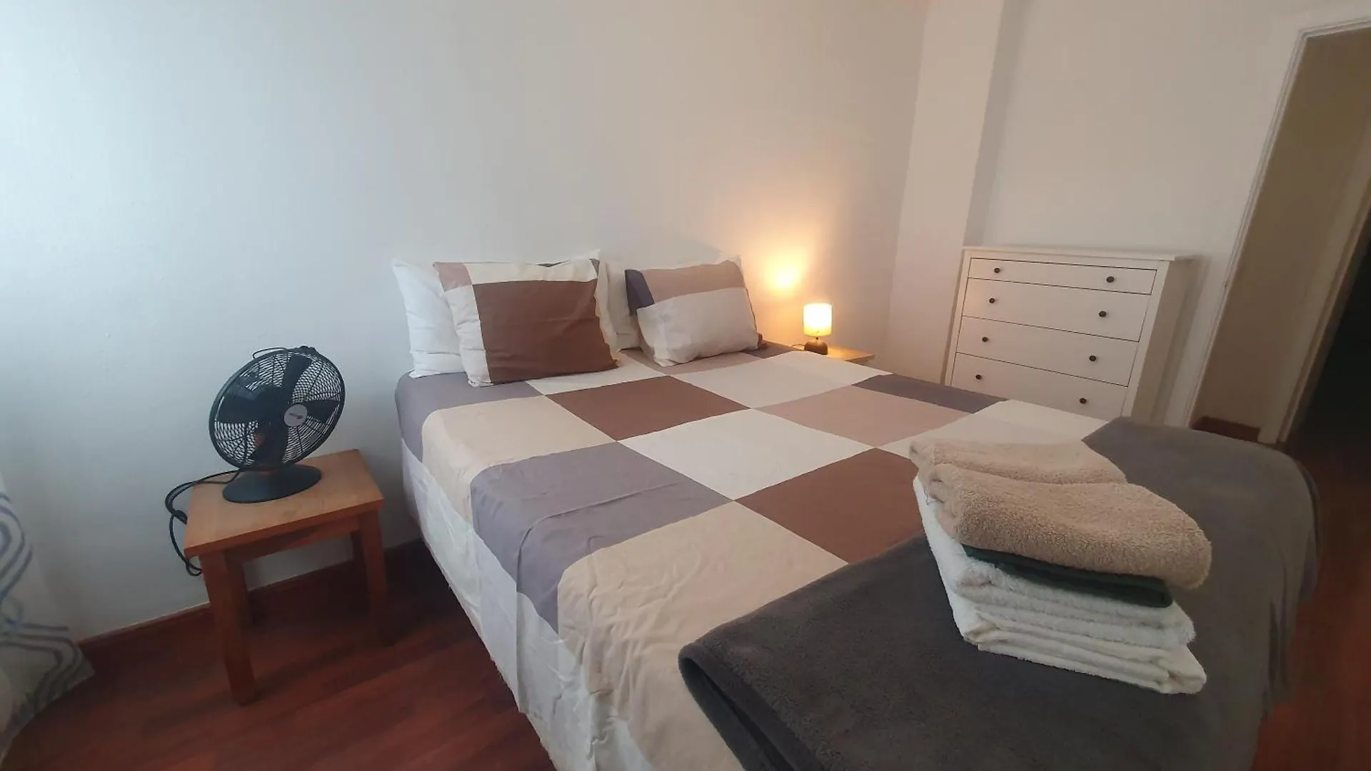 Alquilaencanarias El Medano Mirazul Plaza Roja Spagna